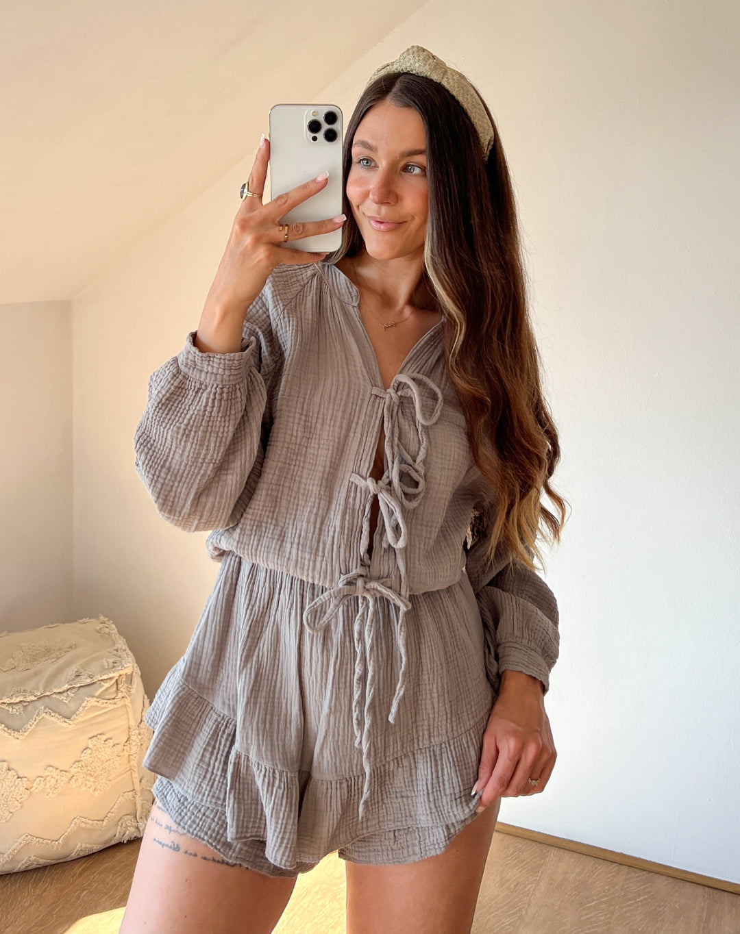 MUSSELIN SCHLEIFEN PLAYSUIT - Taupe