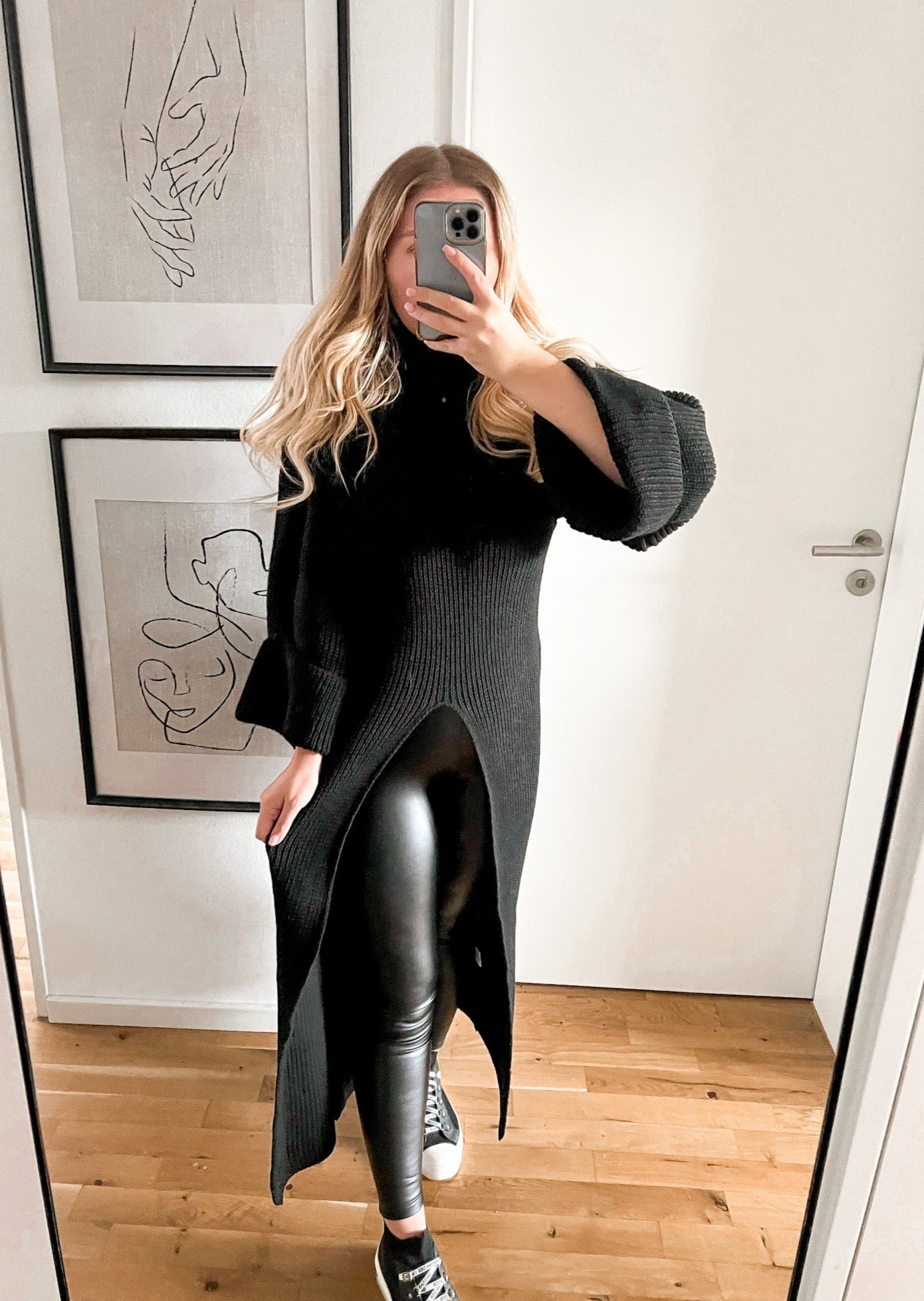 LANGER STRICKPULLOVER MIT SCHLITZ- schwarz