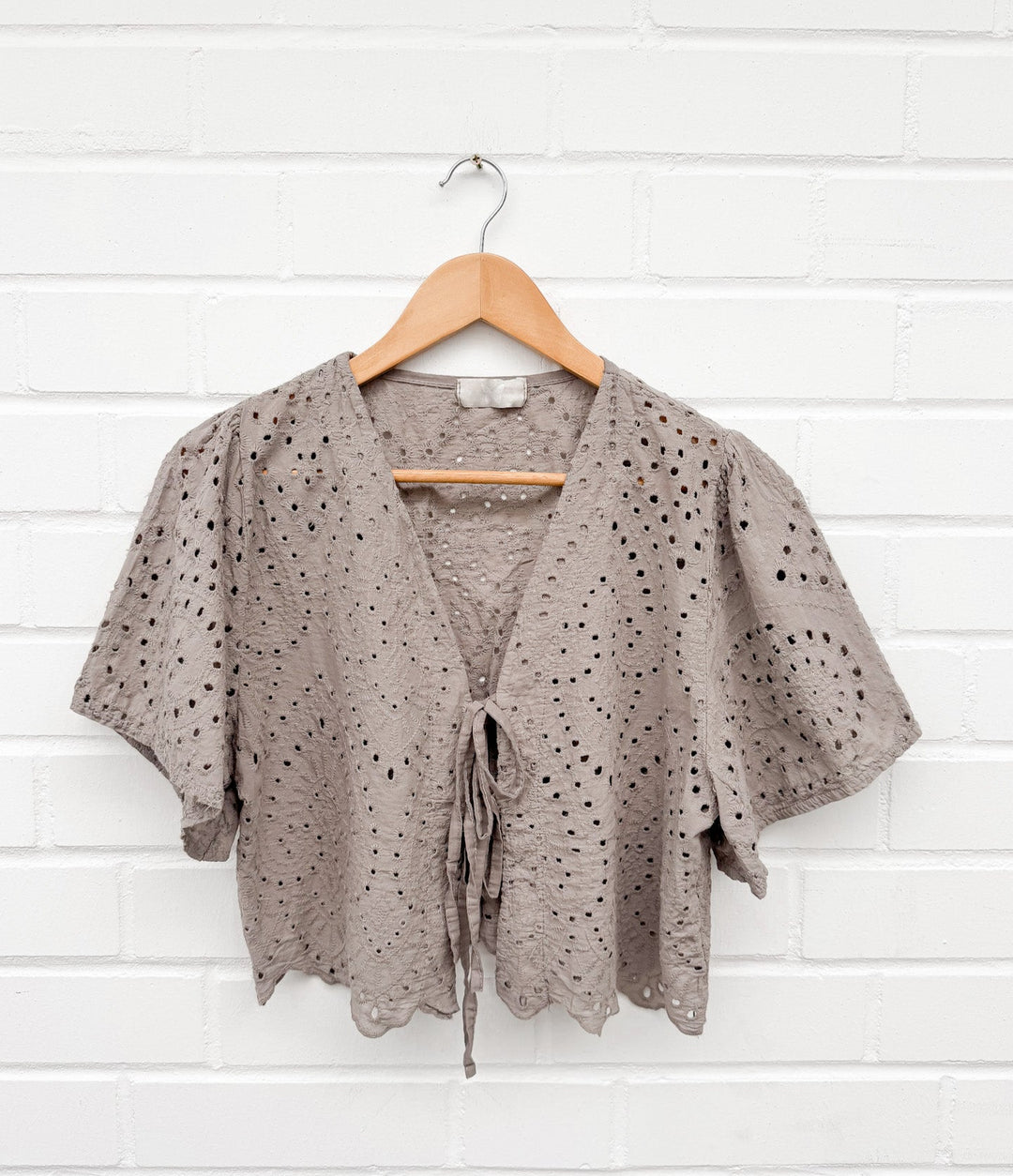 LOCHMUSTER BLUSE MIT SCHLEIFE - taupe
