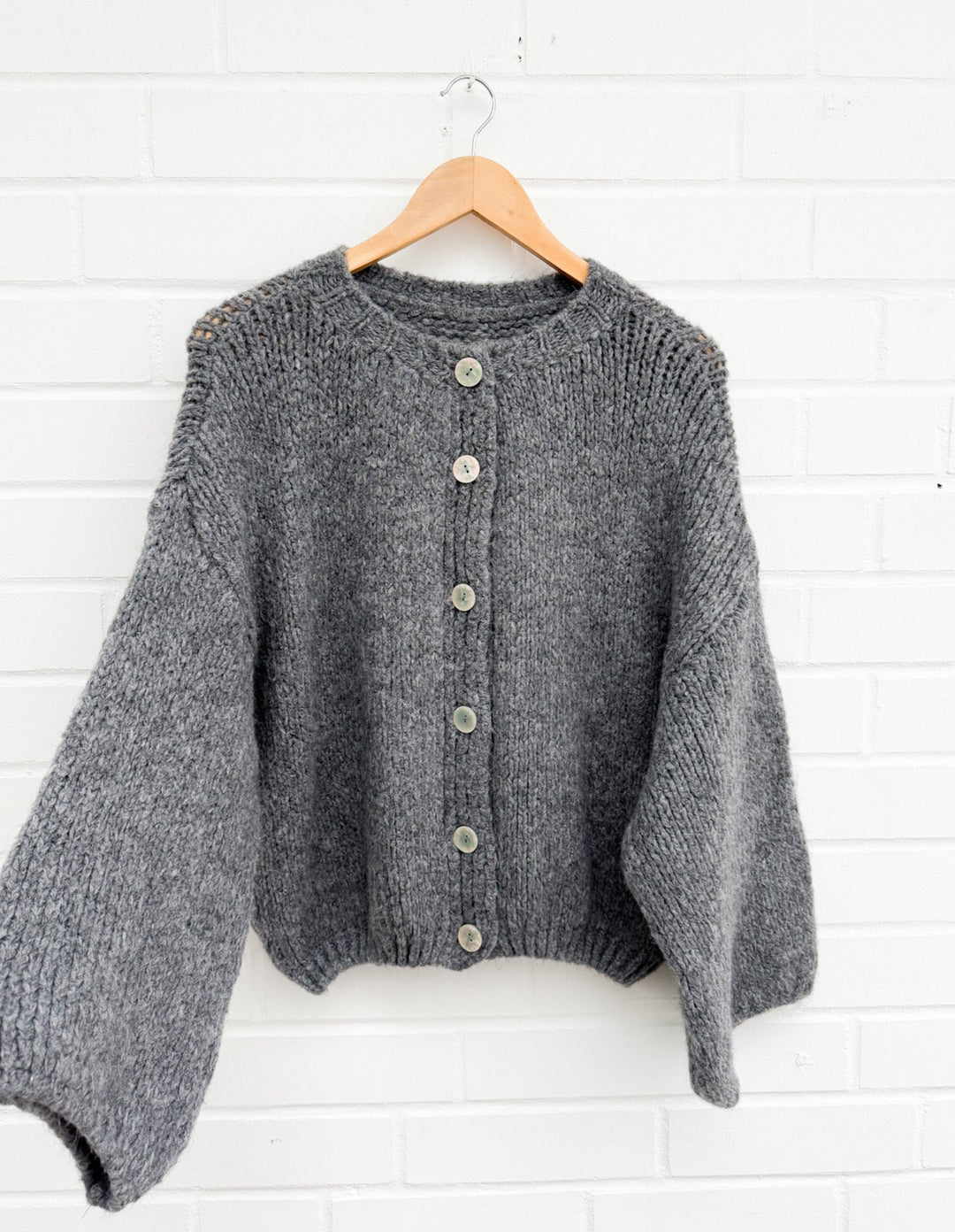 STRICKJACKE SOHO mit ausgestellten Arm - dunkelgrau