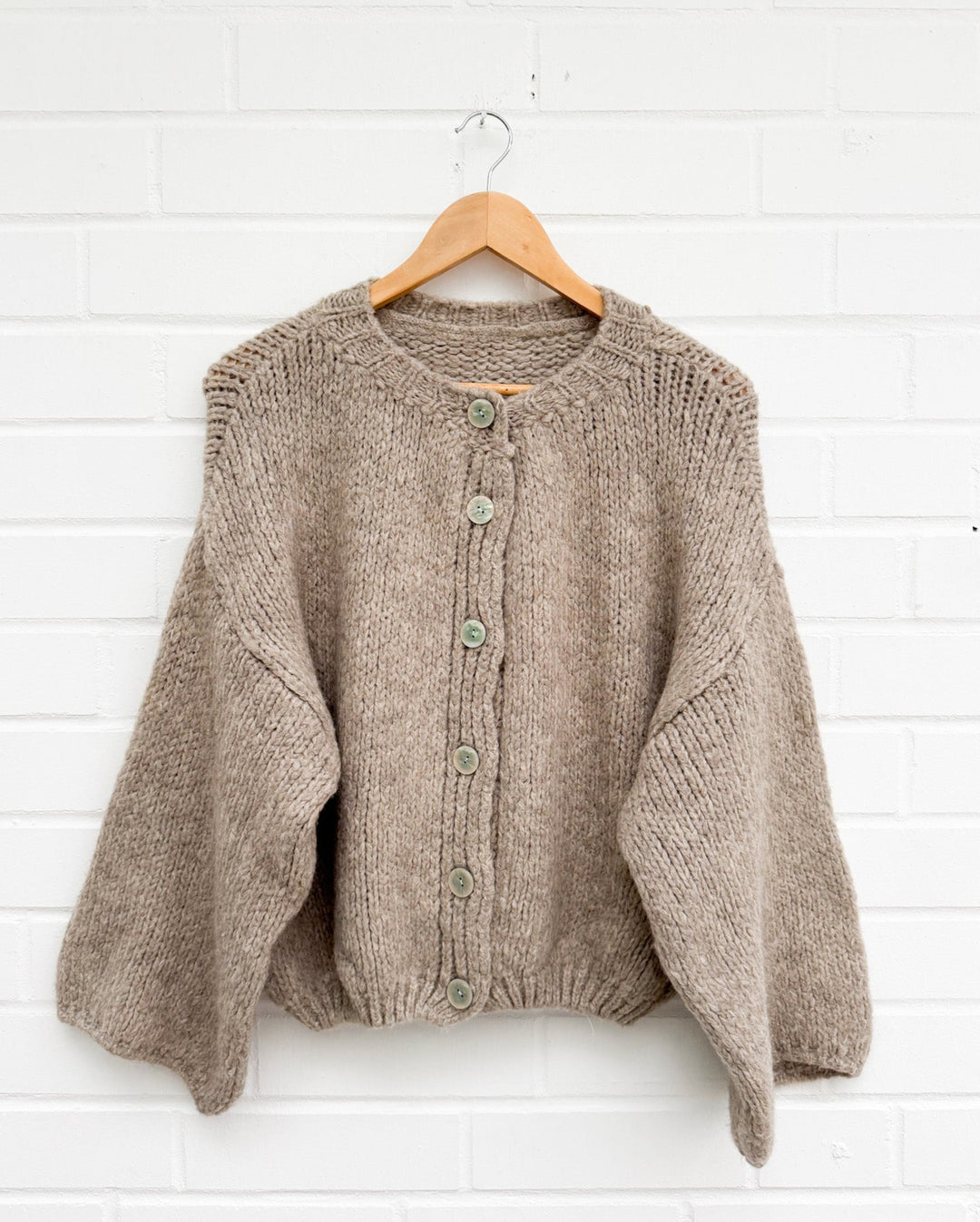 STRICKJACKE SOHO mit ausgestellten Arm - taupe