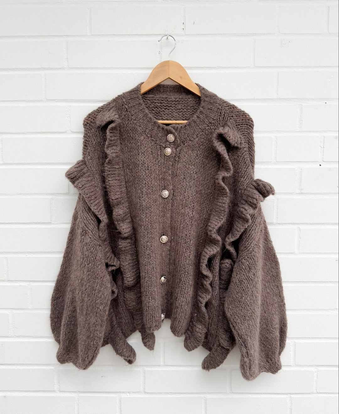 RÜSCHEN MAIRA STRICKJACKE - Braun
