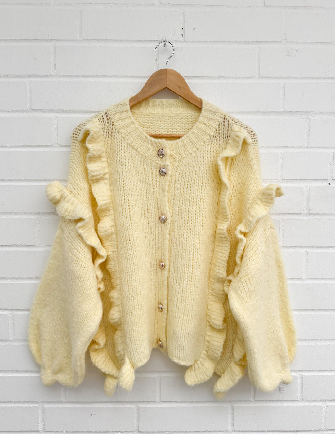 RÜSCHEN MAIRA STRICKJACKE - gelb