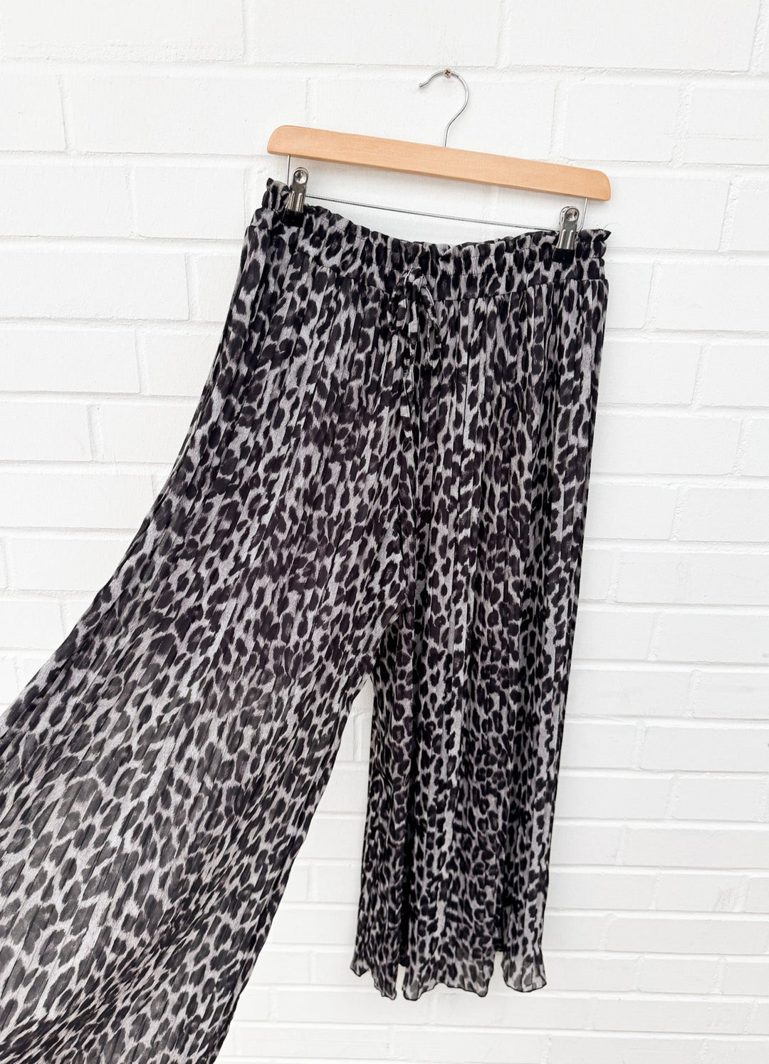 LANGE LEO PLISSEE HOSE - grau