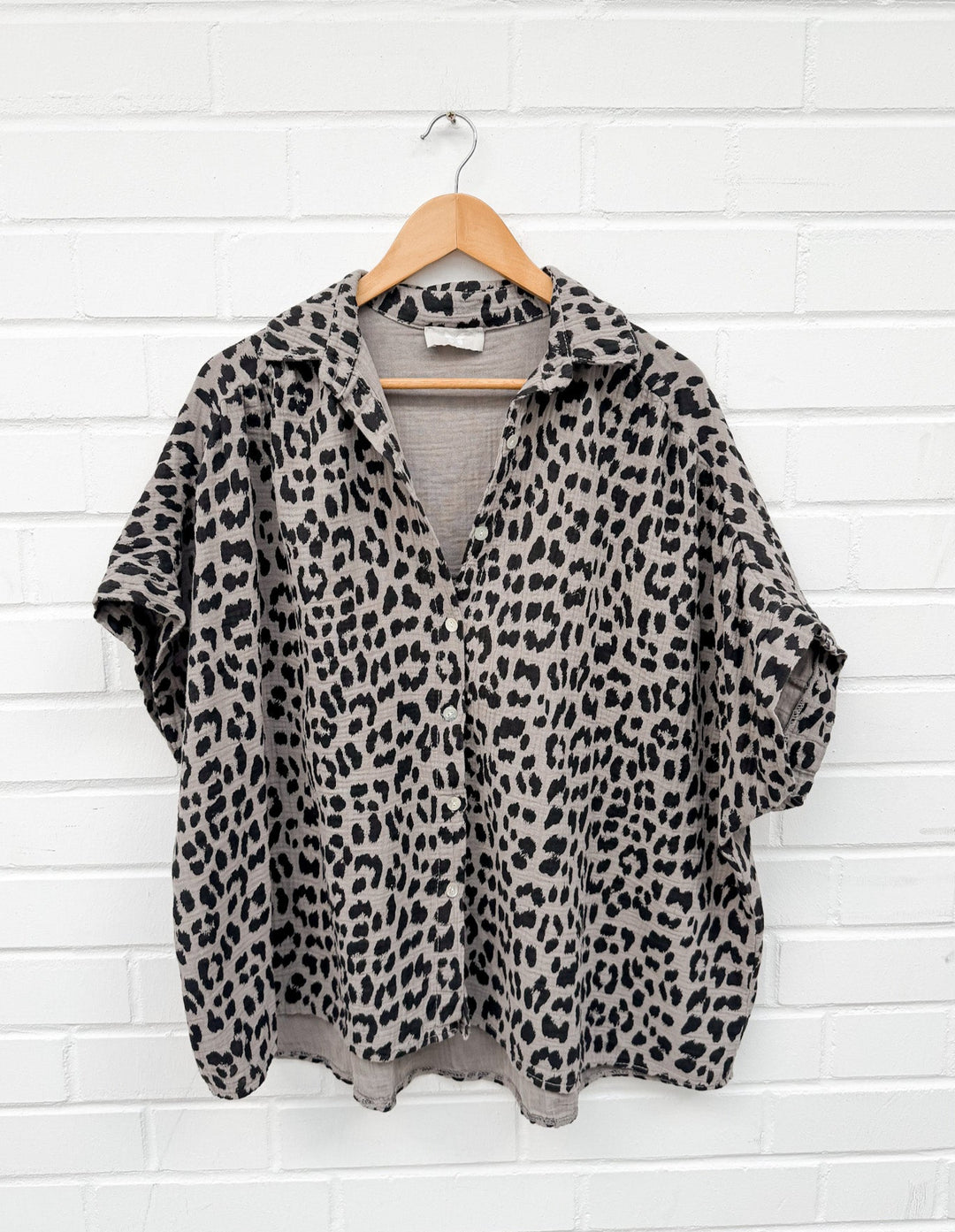 KURZARM OVERSIZE LEO MUSSELIN BLUSE - taupe