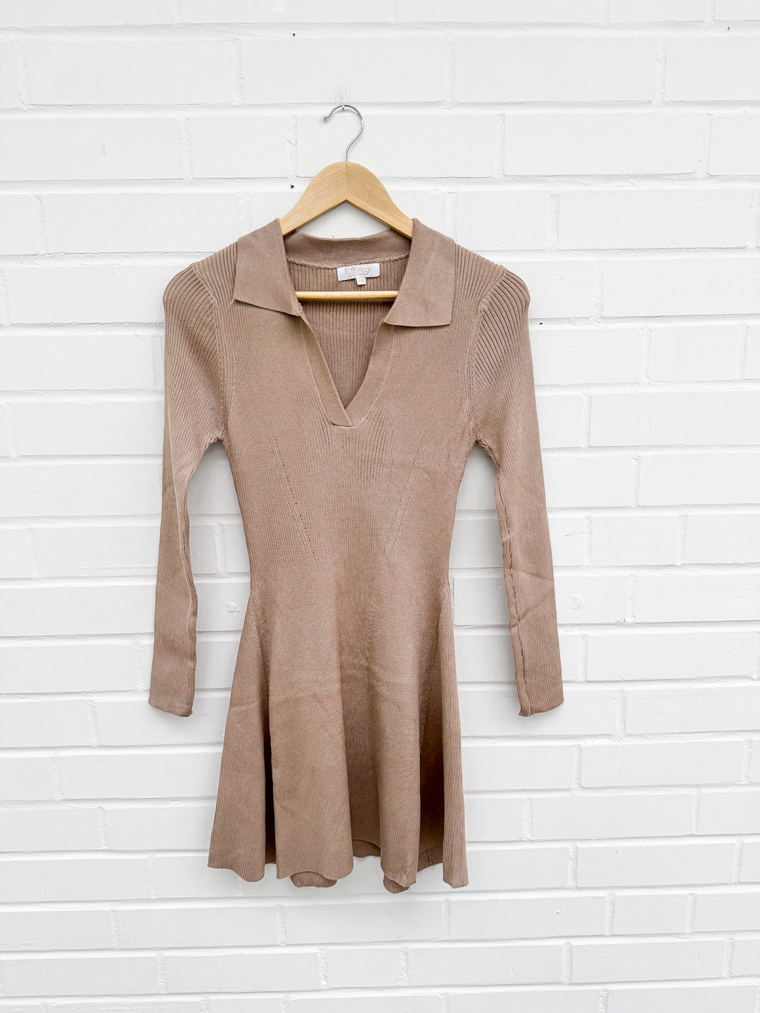 STRICKKLEID MIT KRAGEN - Taupe LP