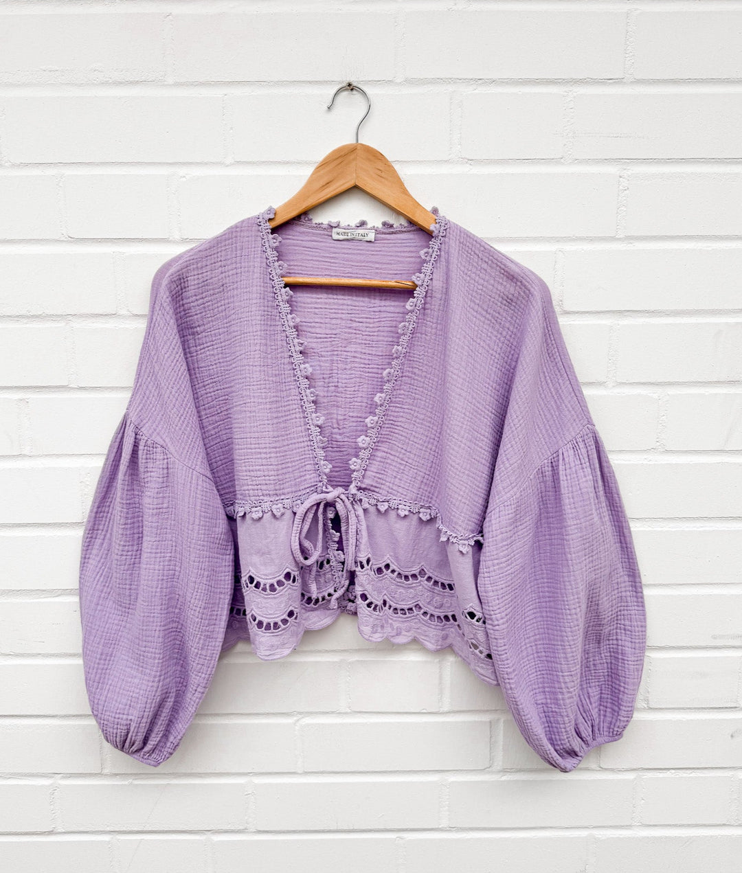 MUSSELIN BLUSE ZUM BINDEN mit Lochmuster - lila