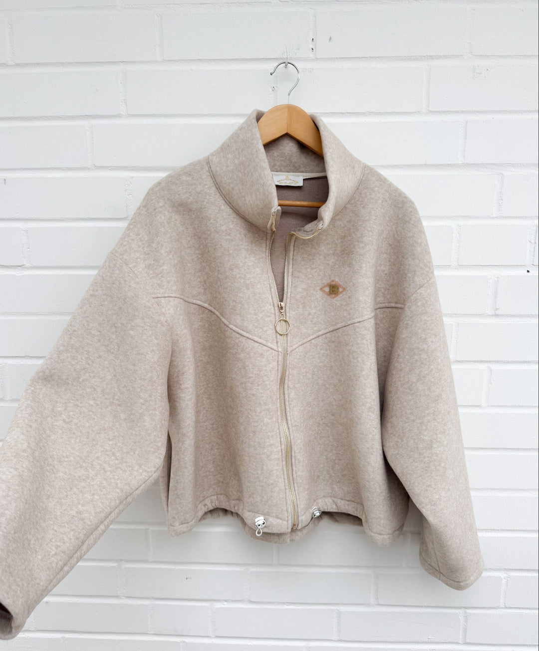 VORBESTELLUNG - FESTE JACKE mit Stehkragen - beige