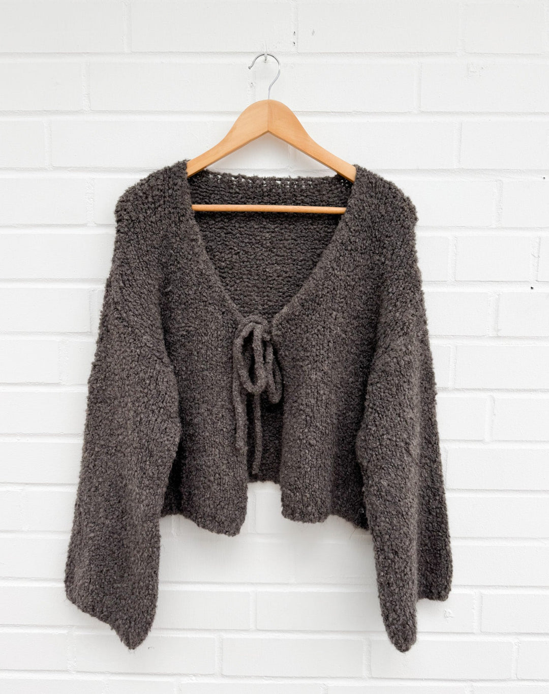 BOUCLE SCHLEIFEN STRICKJACKE - schlamm