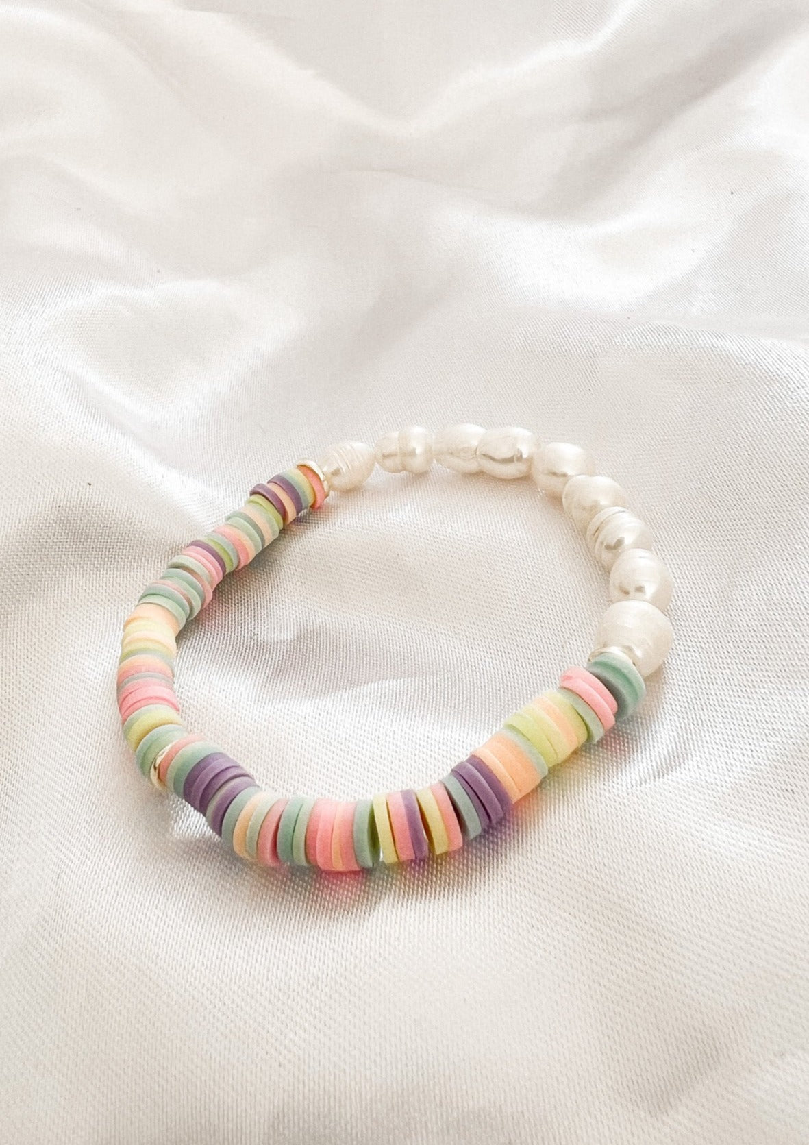 HALF BEAD PEARL ARMBAND