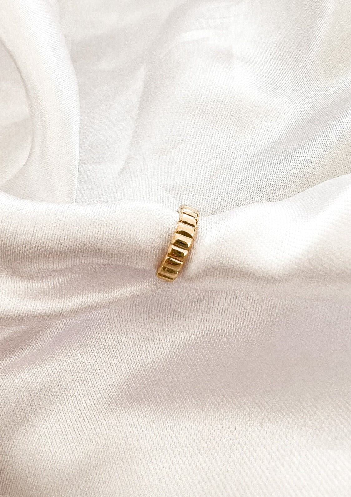 NYLA EARCUFF- 14k vergoldet