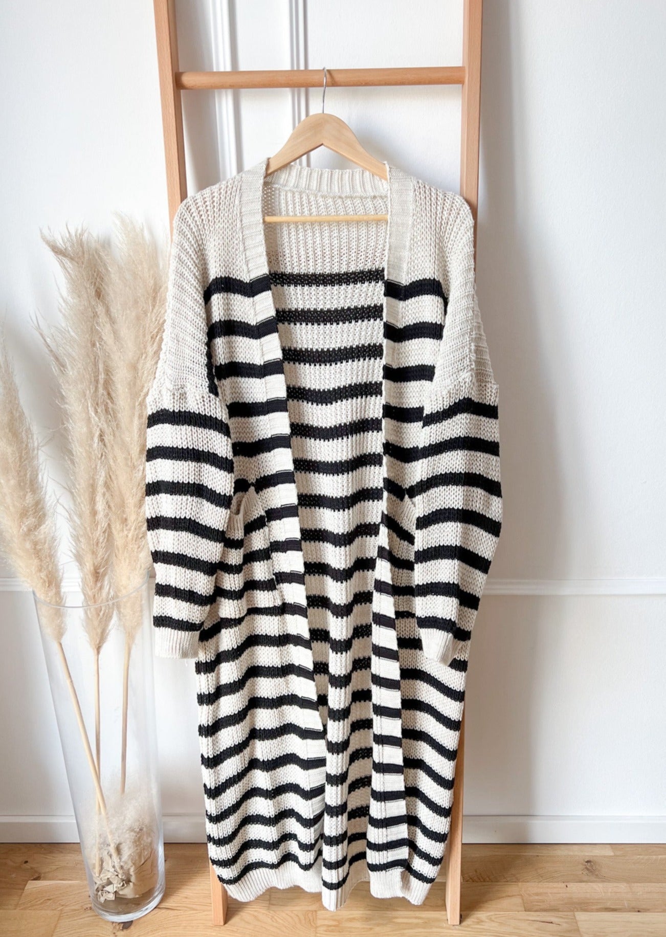 LANGE STREIFEN STRICKJACKE- beige/schwarz