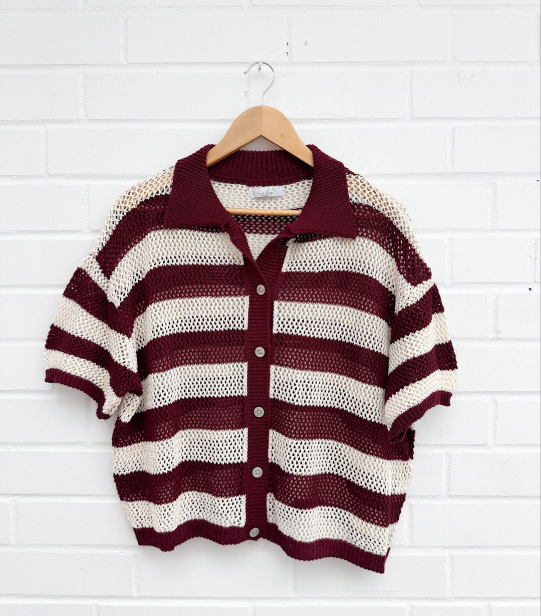 HÄKEL SHIRT MIT KNÖPFLEISTE - bordeaux