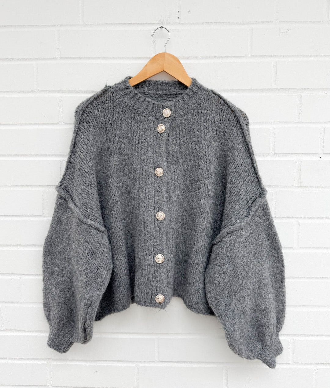 KURZE STRICKJACKE MAIRA - dunkelgrau