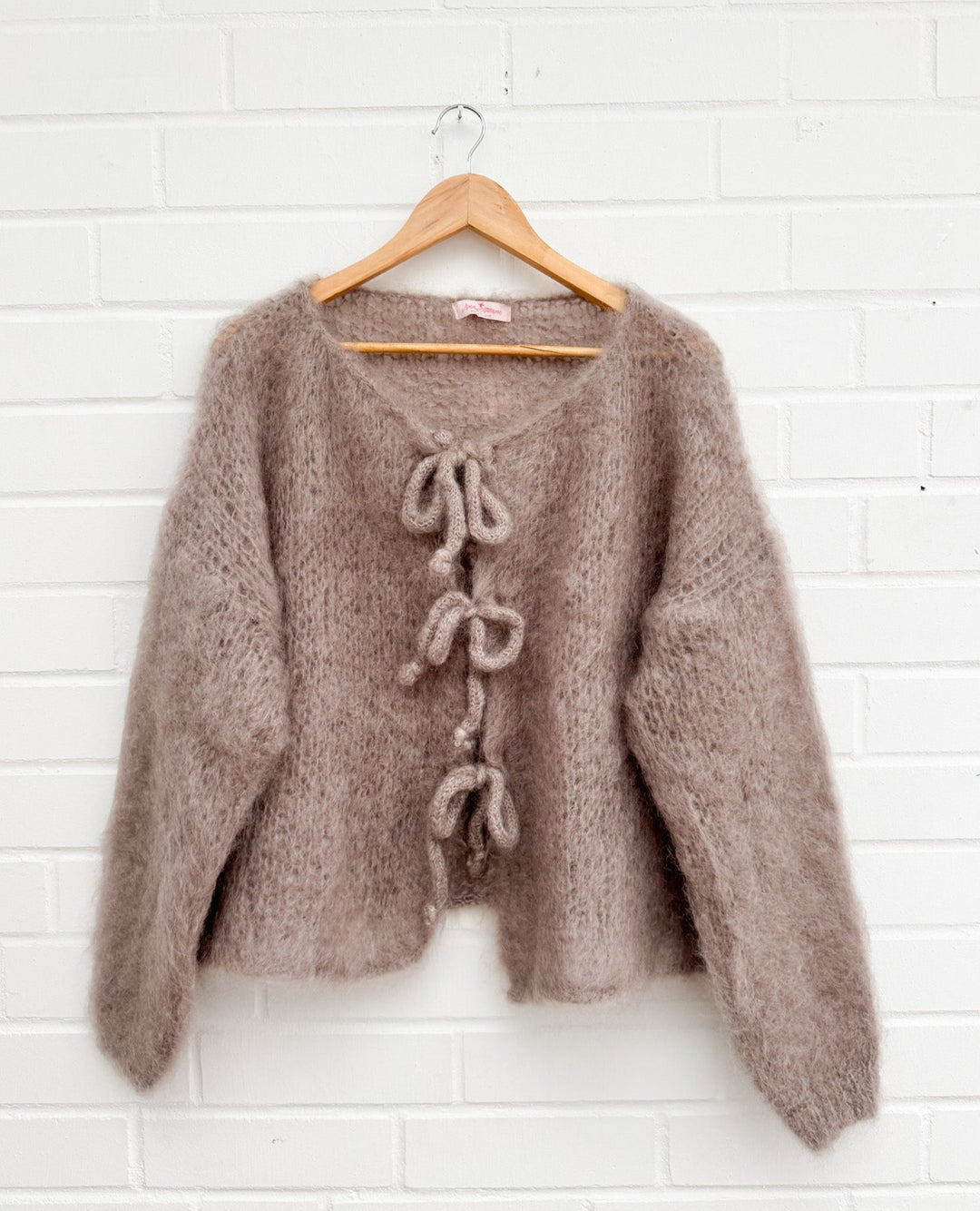LUXURY SCHLEIFEN MOHAIR STRICKJACKE - taupe