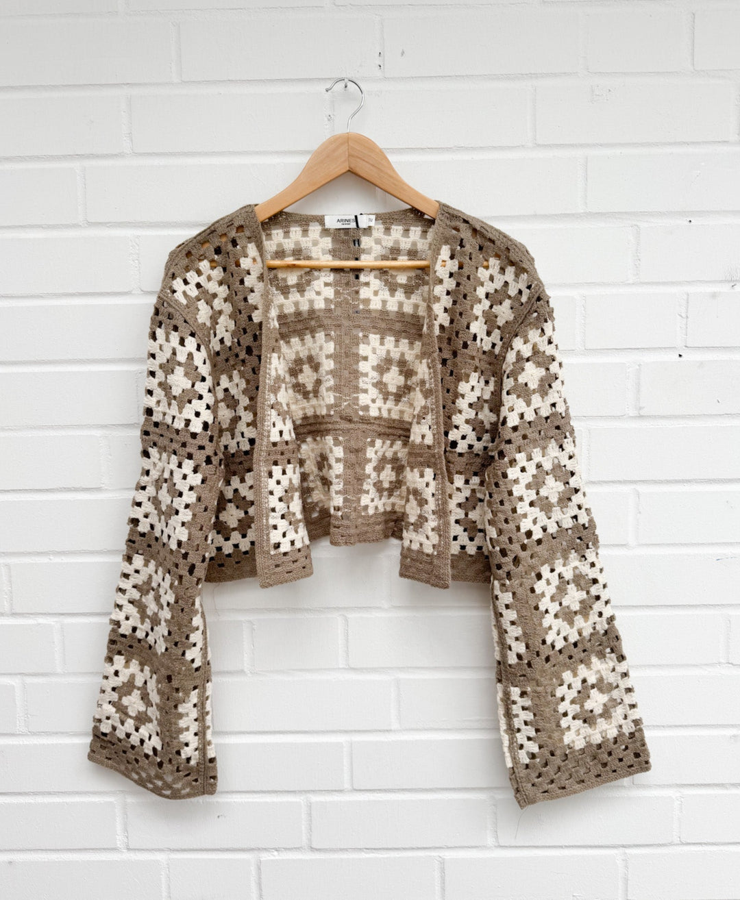 KURZE HÄKEL JACKE - taupe