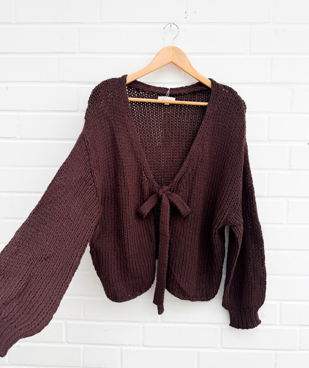 STRICKJACKE MIT SCHLEIFEN BELLA -braun