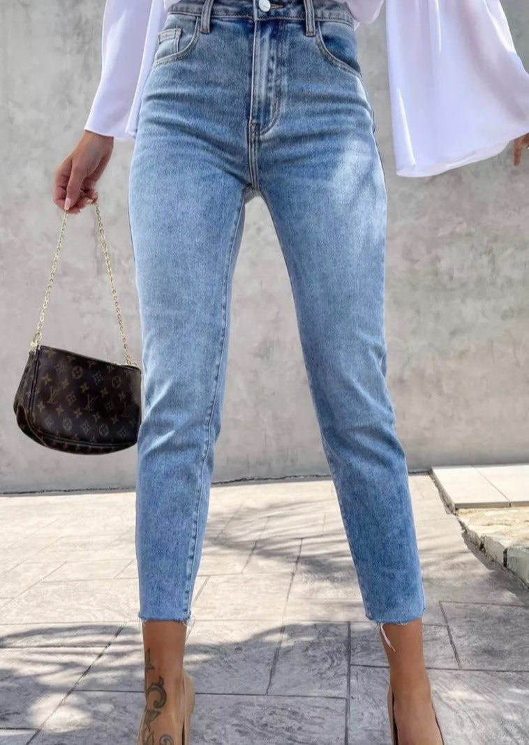 CLEAN MONI MOMFIT JEANS