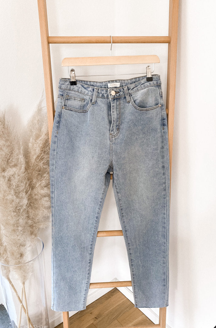 CLEAN MONI MOMFIT JEANS
