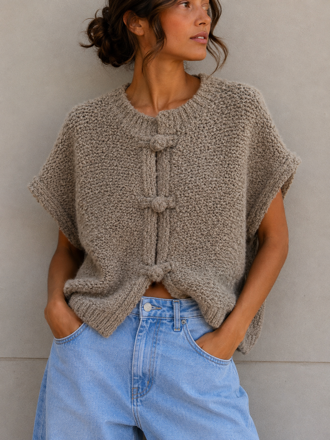 BOUCLE STRICKWESTE mit Knoten - versch. Farben
