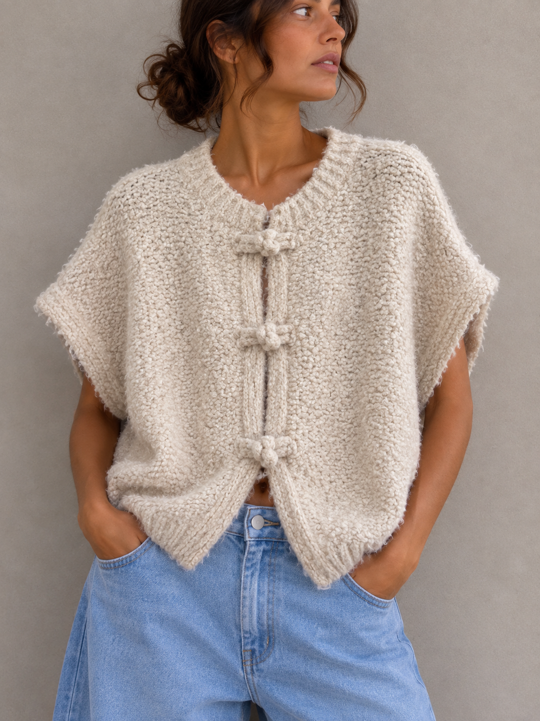 BOUCLE STRICKWESTE mit Knoten - versch. Farben