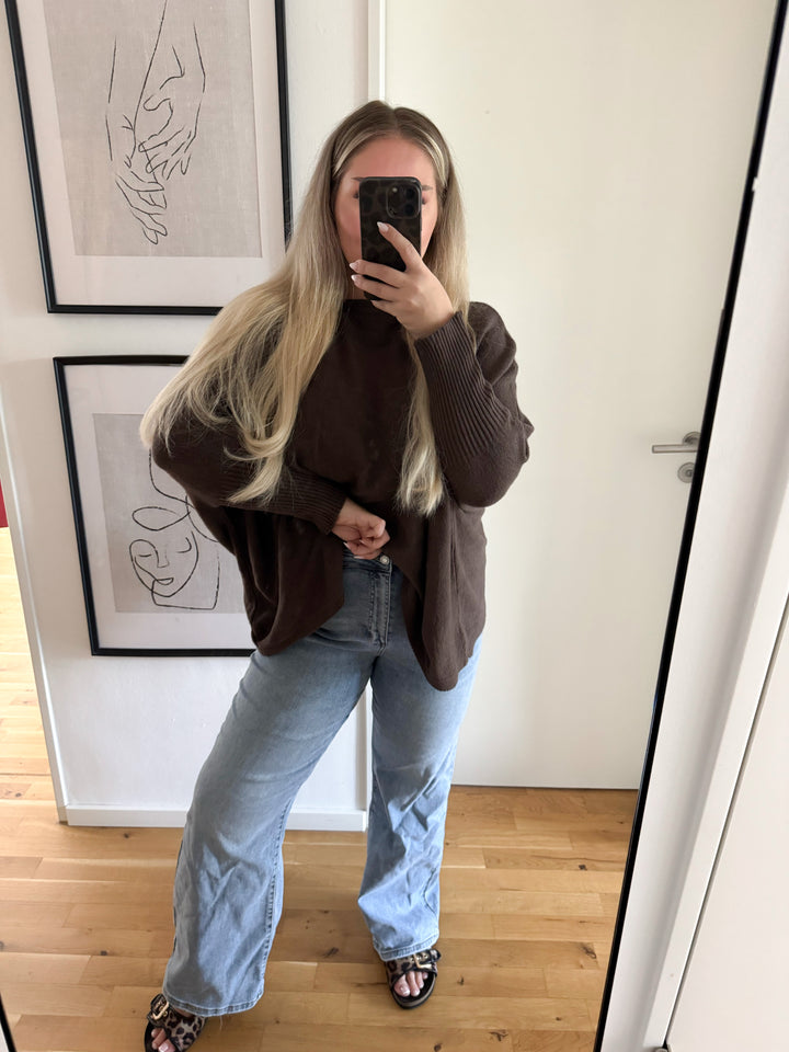 CURVY LOOSE STRAIGHT FIT JEANS