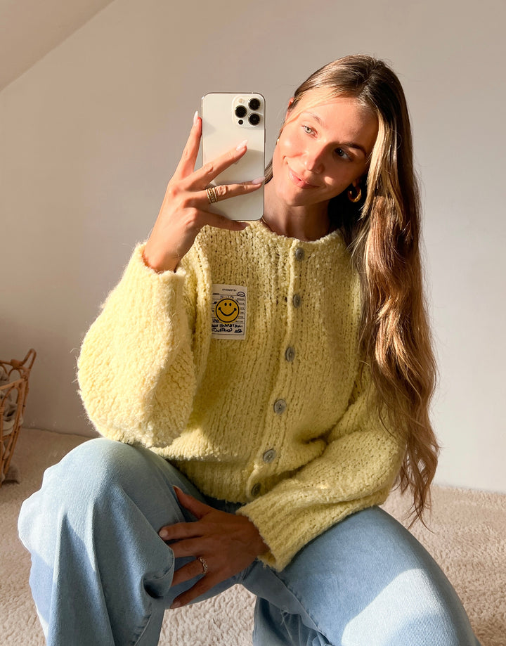 BOUCLE STRICKJACKE mit Smiley - gelb