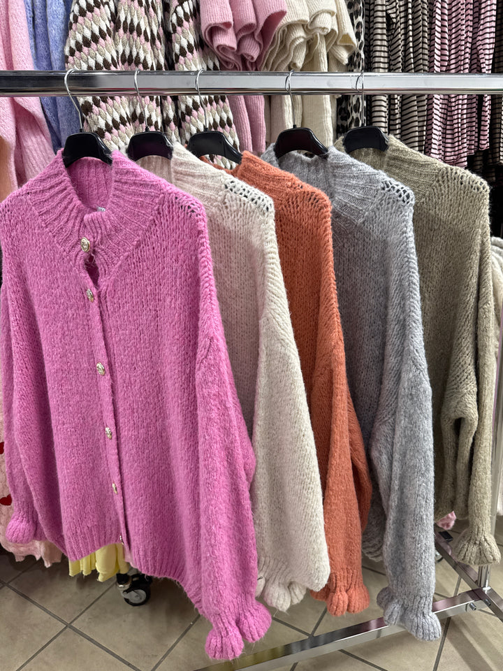 RÜSCHEN MAIRA STRICKJACKE - versch. Farben