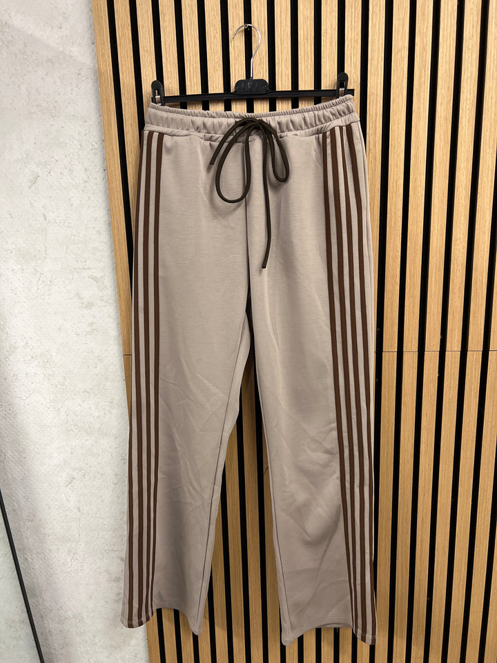 LOCKERE HOSE mit seitlichen Streifen - taupe