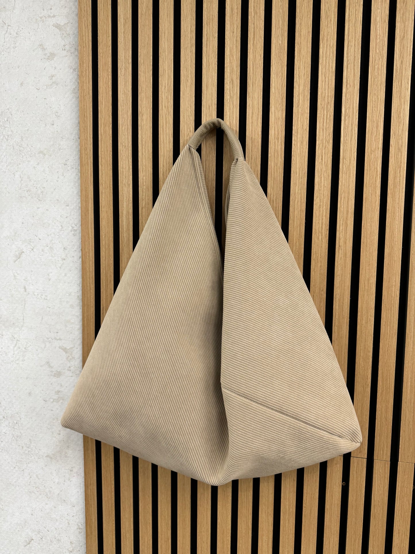 XL CORD SCHULTERTASCHE - beige