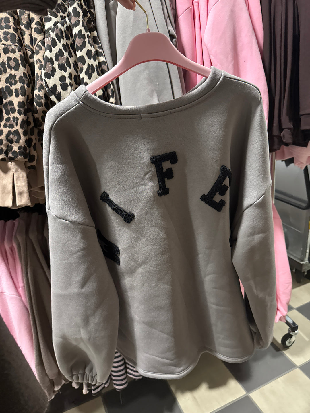 OVERSIZE WIFEY SWEATSHIRT - versch. Farben