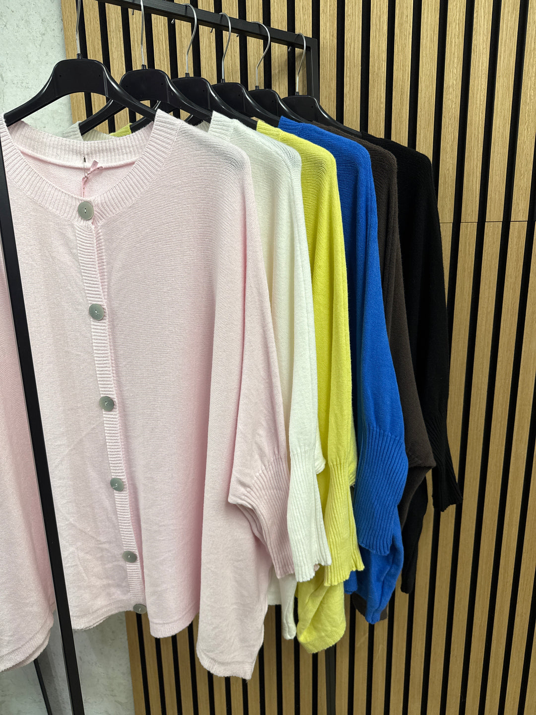 BASIC OVERSIZE STRICKJACKE mit Knöpfen - versch. Farben