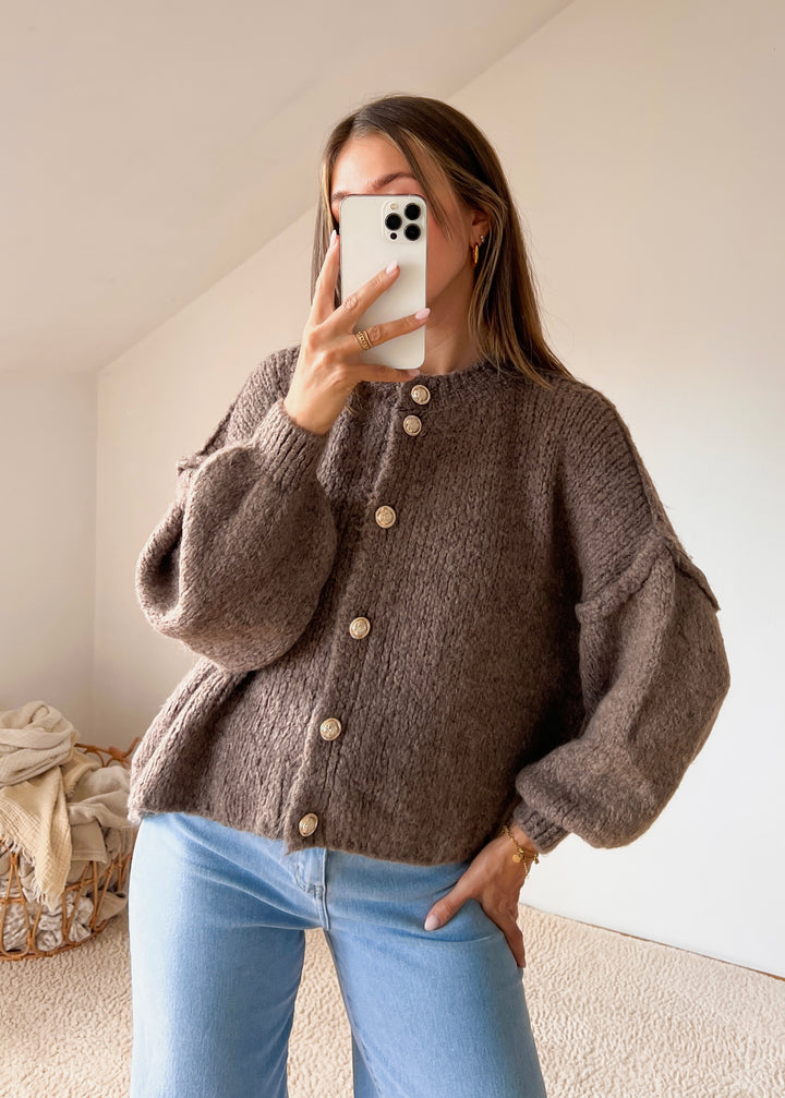 KURZE STRICKJACKE MAIRA - braun