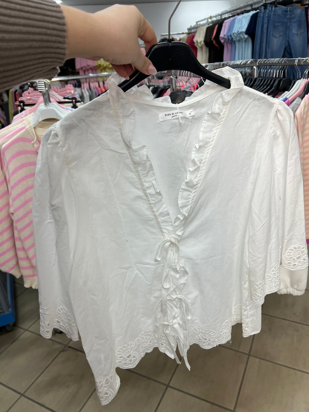 KURZARM BLUSE mit Stickerei - weiß