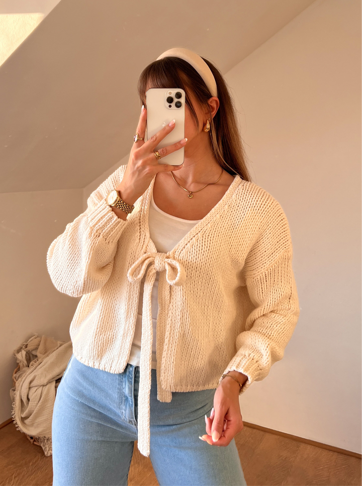 STRICKJACKE MIT SCHLEIFEN BELLA -beige