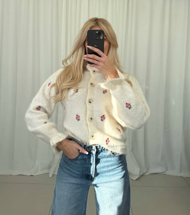 STRICKJACKE mit Blumen - versch. Farben