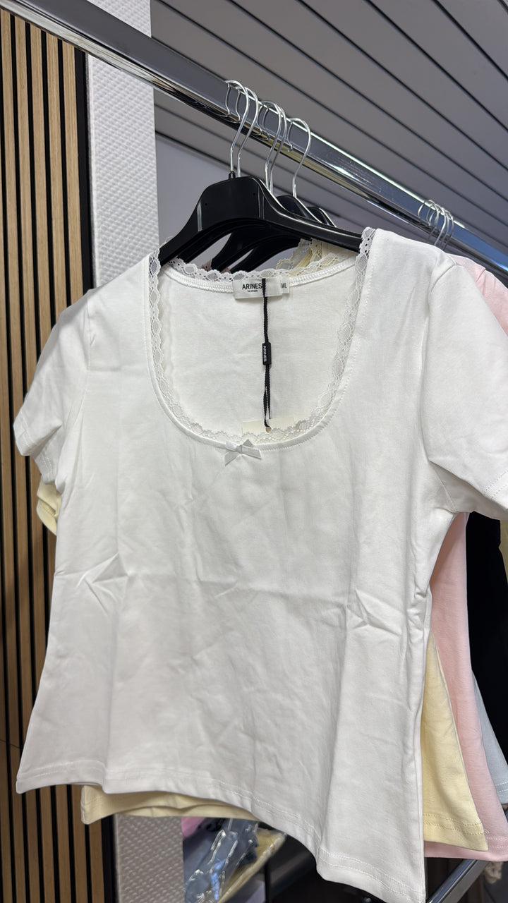 T-SHIRT mit Spitze - versch. Farben