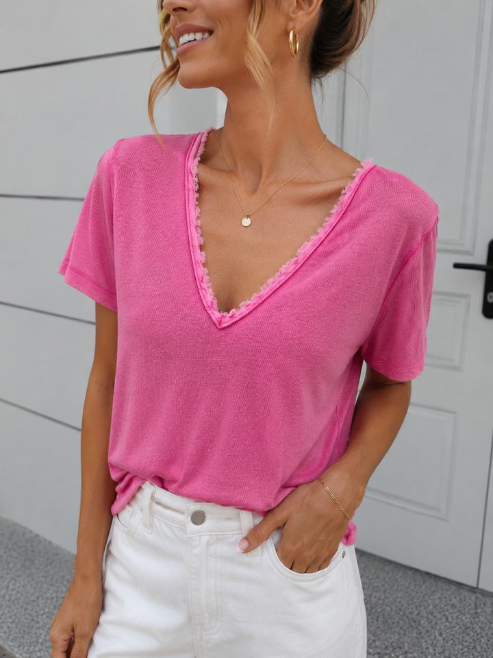 T-SHIRT mit ausgefransten Ausschnitt - versch. Farben