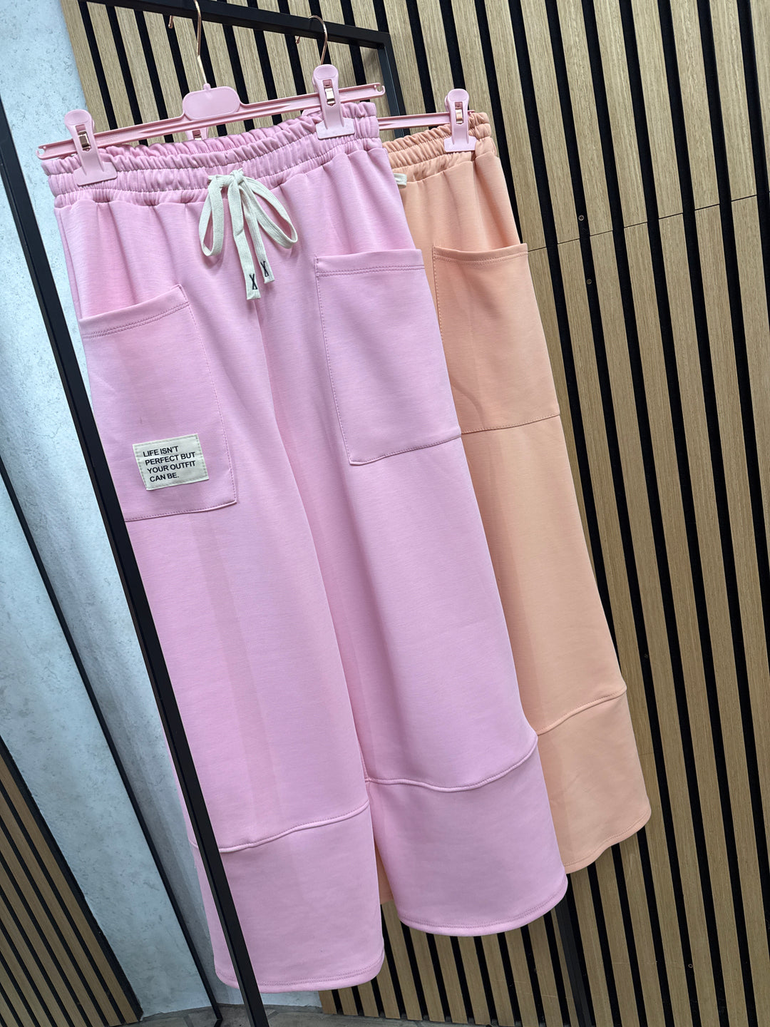 LOCKERE HOSE mit Taschen - versch. Farben