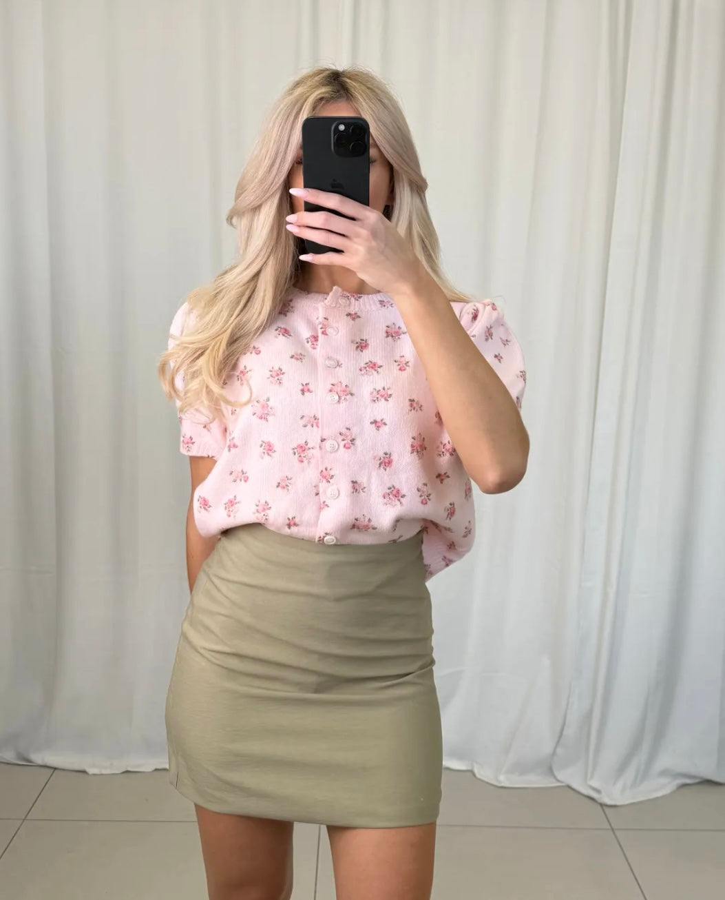 KURZARM BLUMEN STRICKJACKE