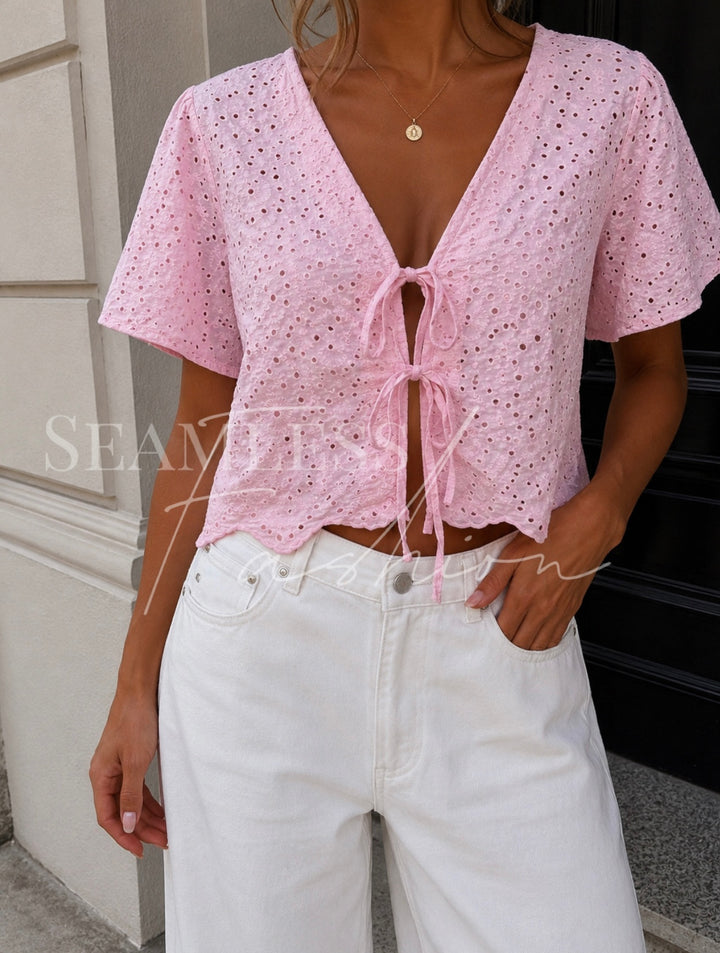 LOCHMUSTER BLUSE MIT SCHLEIFE  - versch. Farben