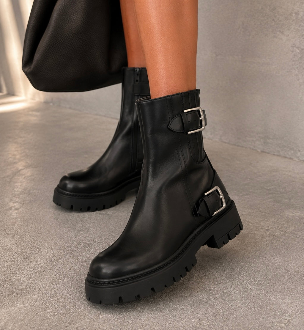BOOTS mit Schnallen - schwarz