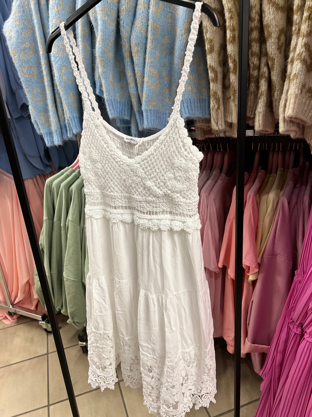 SOMMERKLEID mit Häkel Details - weiß