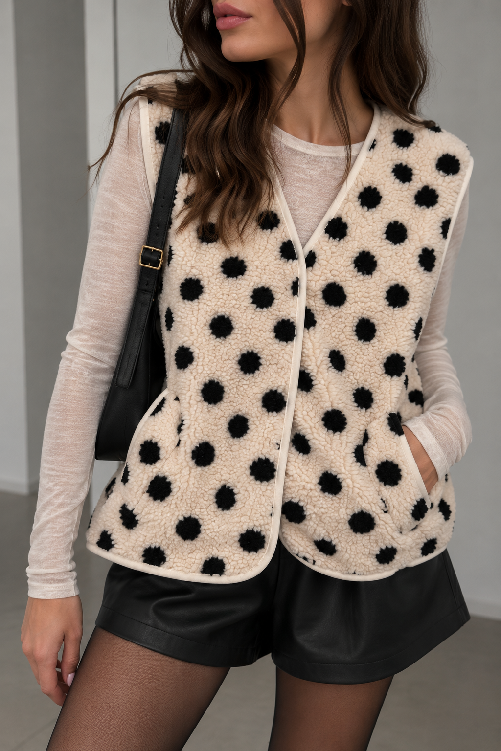 TEDDY WESTE mit Punkten - beige