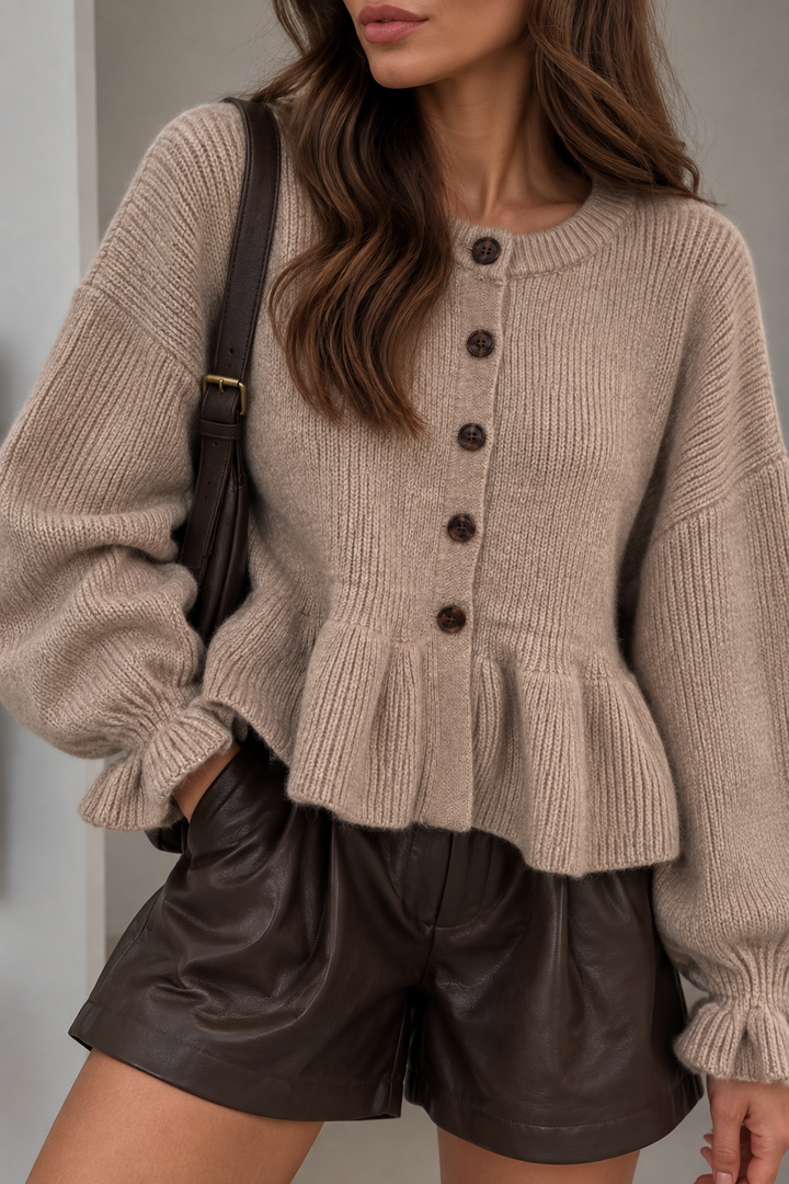 STRICKJACKE mit Schößchen - versch. Farben