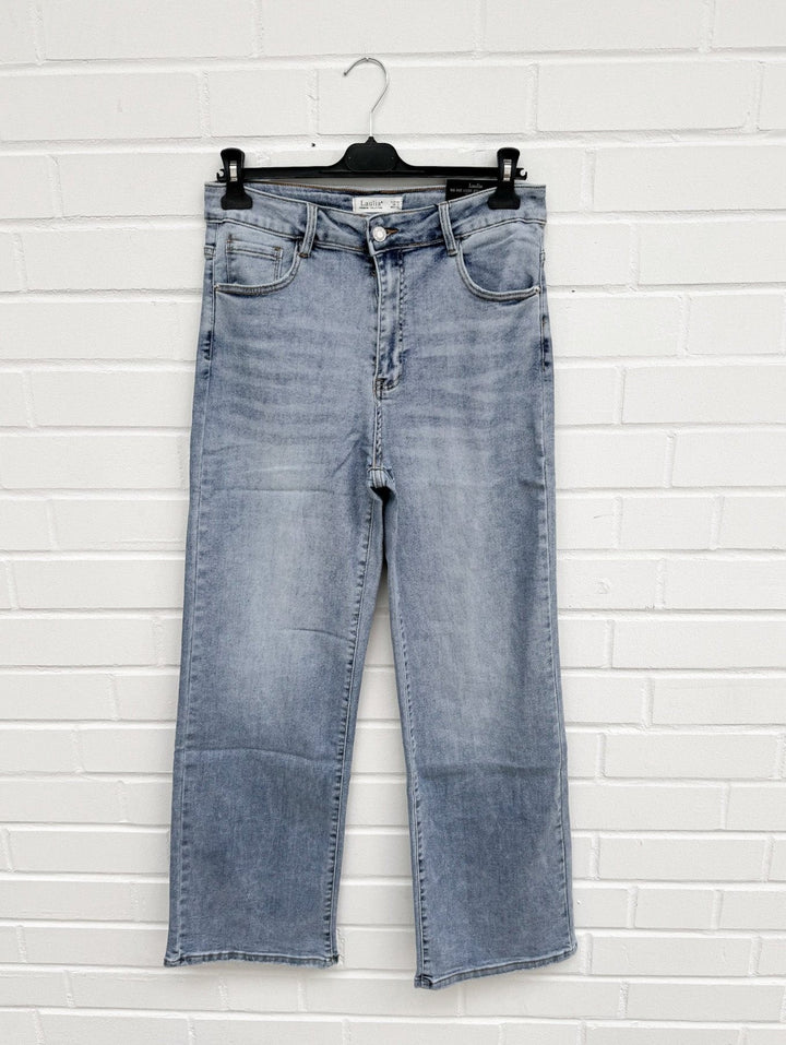 CURVY LOOSE STRAIGHT FIT JEANS