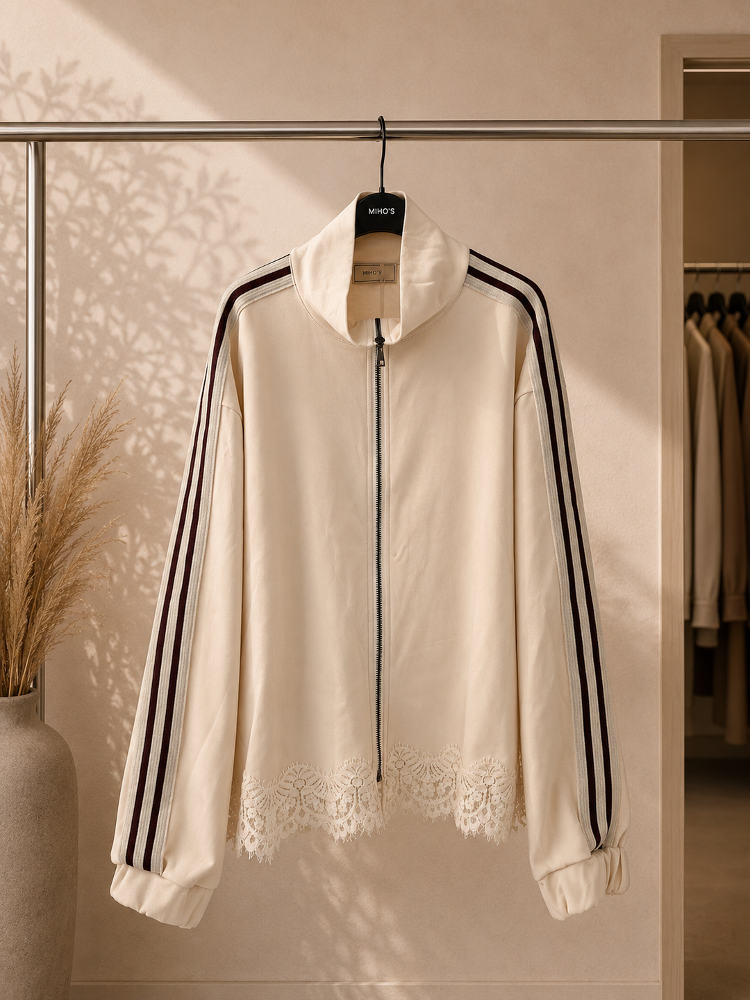 SWEATJACKE mit Spitze - beige