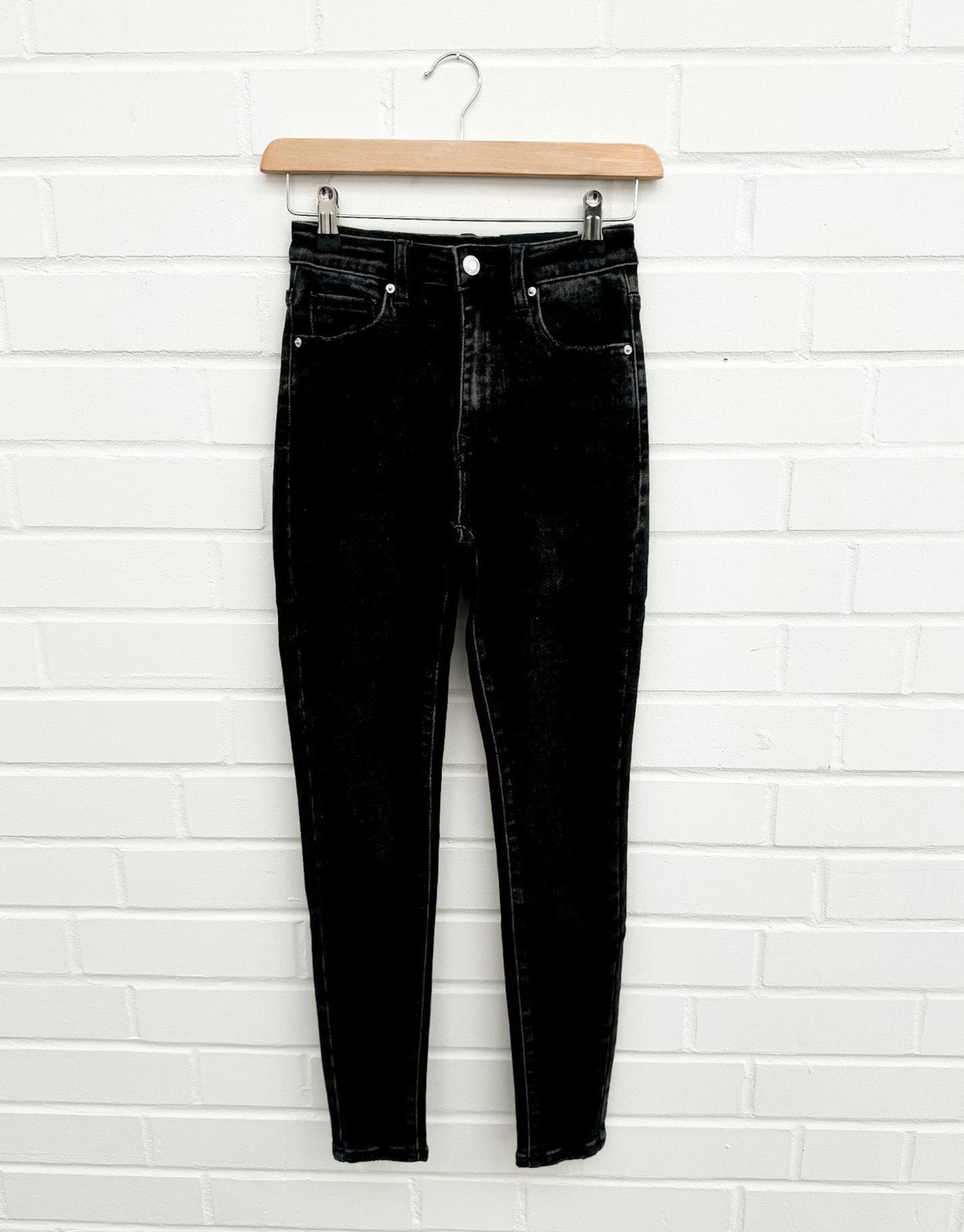 BLACK SKINNY JEANS