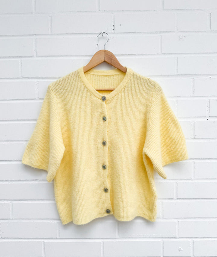 KURZARM STRICKJACKE LIZ - gelb