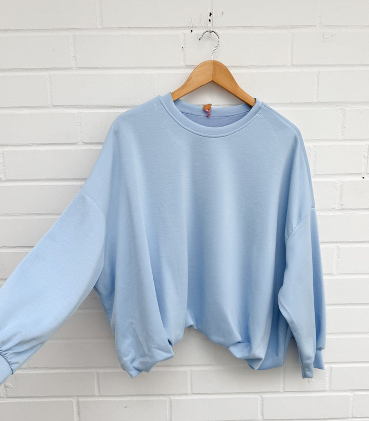 LOCKERER SWEATER mit Raffung - versch. Farben